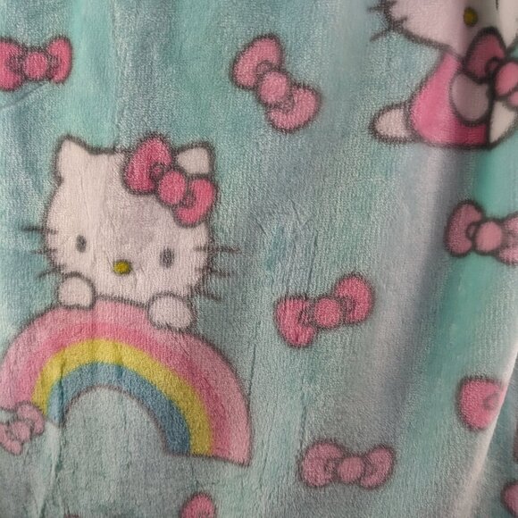 Sanrio Hello Kitty Plush Thrown Blanket - Picture 2 of 3